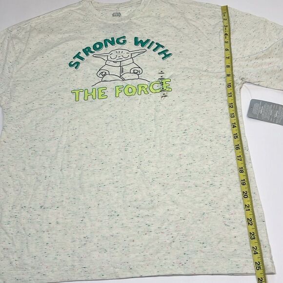 Star Wars Cream Green Baby Yoda Strong with the Force Graphic Tee Size S M L XXL - Picture 15 of 15